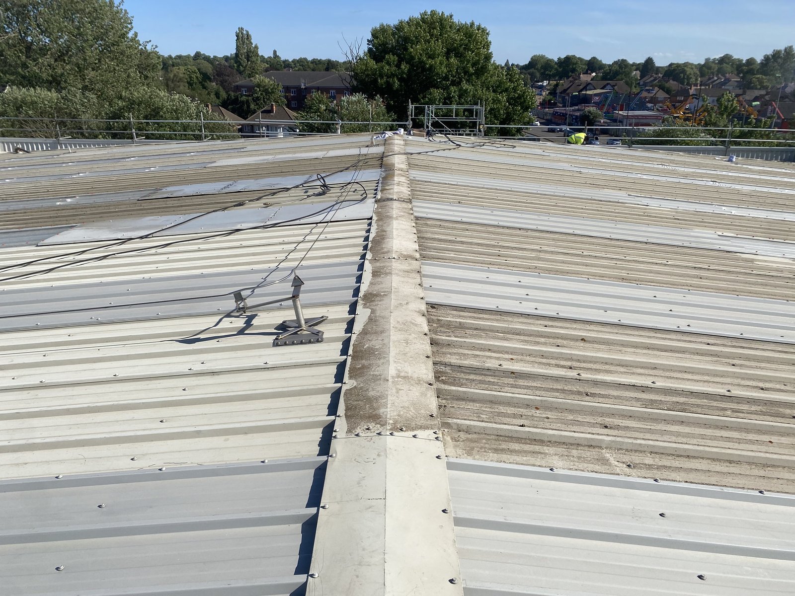 Valley gutter and sheet laps