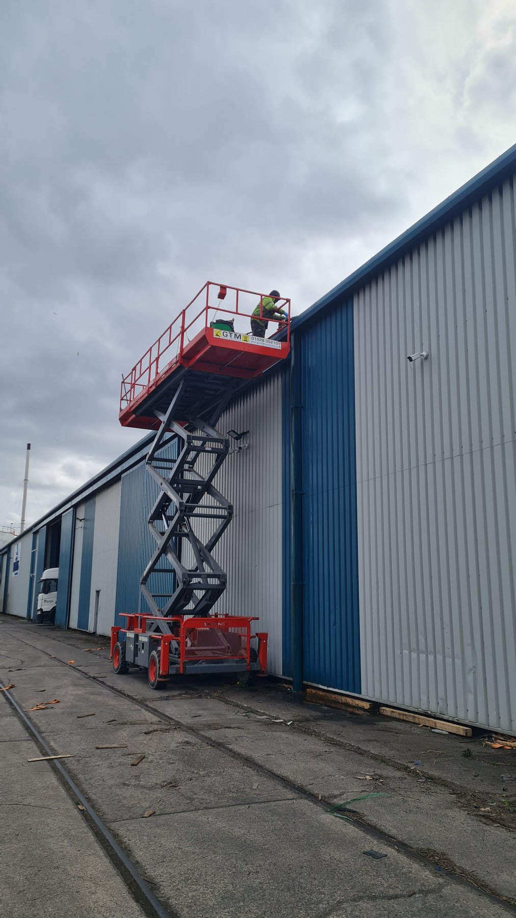 Blonda Network operatives working at height on a commercial site
